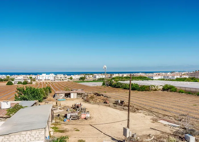 Spitaki 2 Bdr With Pool And Close Proximity To Paralimni