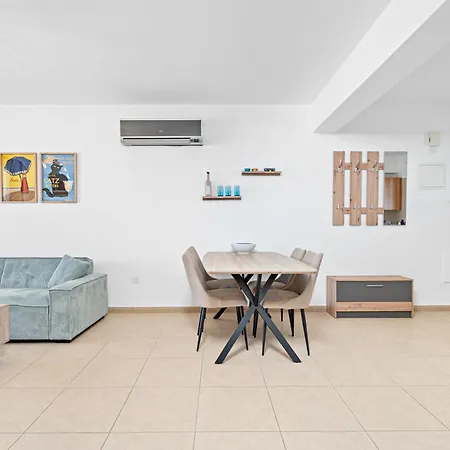 Spitaki 2 Bdr With Pool And Close Proximity To