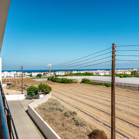 Spitaki 2 Bdr With Pool And Close Proximity To Apartman Paralímni