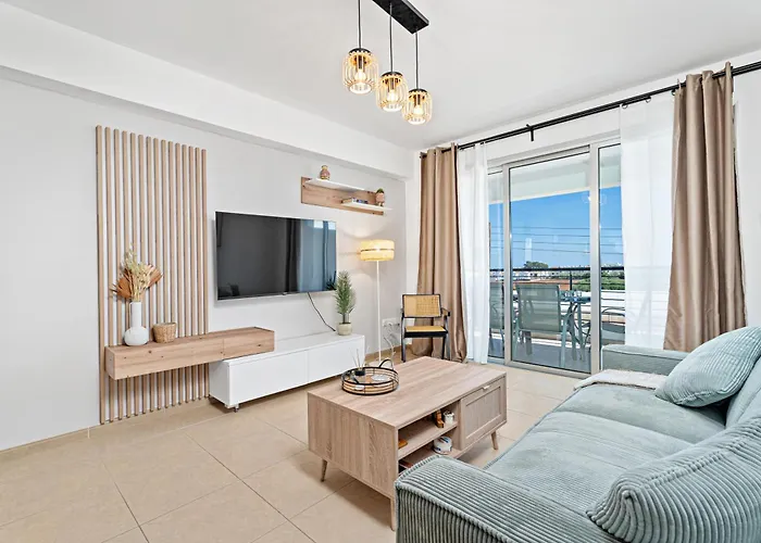 Spitaki 2 Bdr With Pool And Close Proximity To パラリムニ